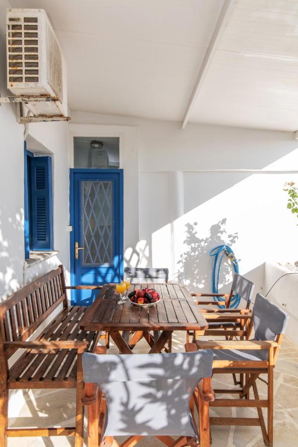 Myroviglia Ysternia * Isternia (Tinos)