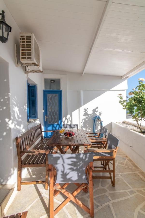 Myroviglia Ysternia * Isternia (Tinos)