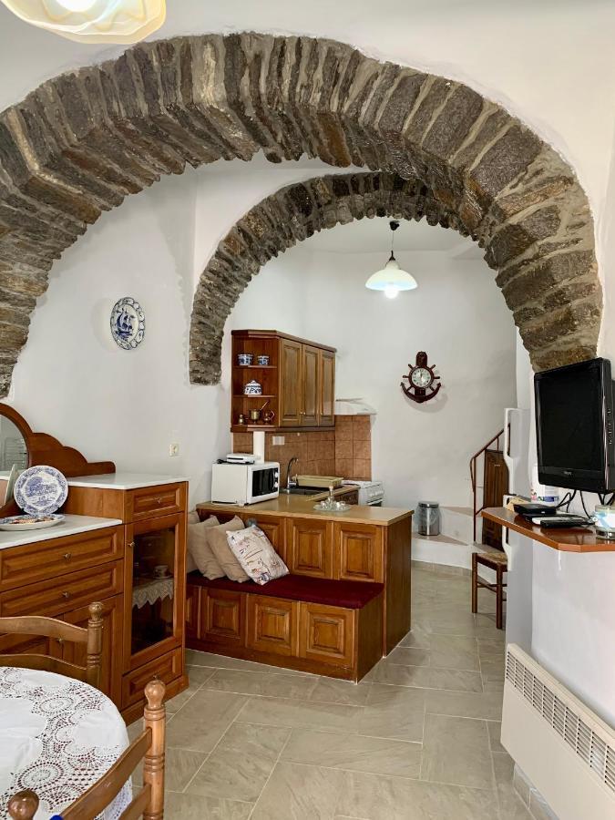 Myroviglia Ysternia Isternia (Tinos)